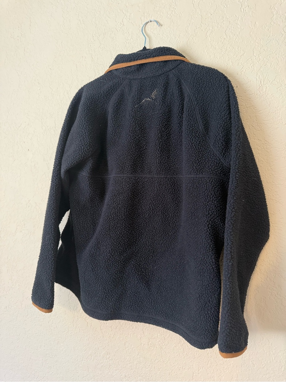 Adorable Sherpa Carhartt Sweater - Picture 6 of 7